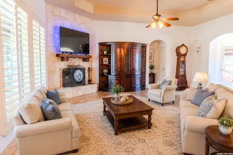 265 Firewheel Dr, Bandera, TX 78003
