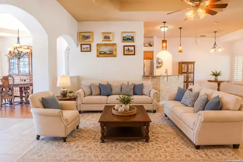 265 Firewheel Dr, Bandera, TX 78003