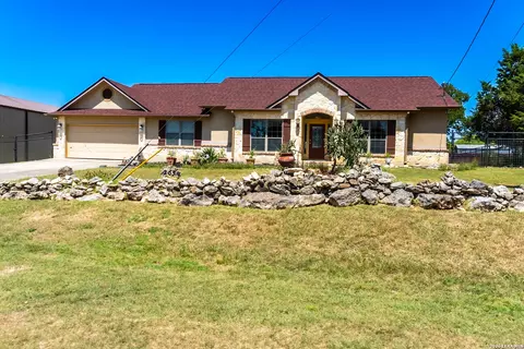 265 Firewheel Dr, Bandera, TX 78003