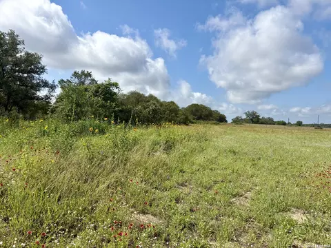 165 Sanctuary Ln, Von Ormy, TX 78073 photo 6
