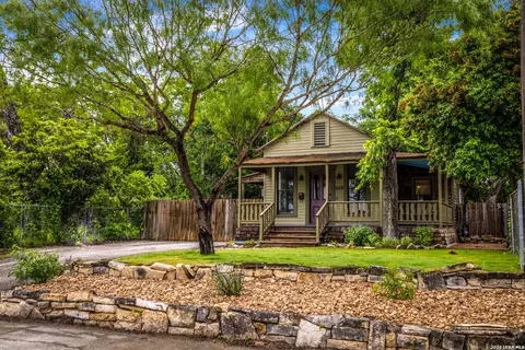 529 W Bridge St, New Braunfels, TX 78130