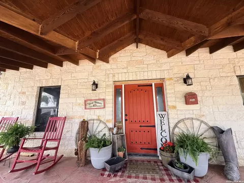 5923 Pioneer Rdg, San Antonio, TX 78245