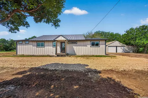 502 Waltom Ave, Jourdanton, TX 78026