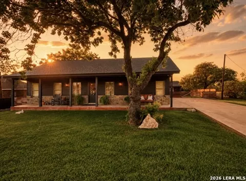 115 Fahr Dr, Poth, TX 78147