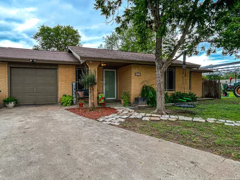 802 W Carter, Beeville, TX 78102