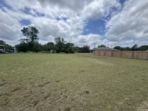 764 Johnson, Seguin, TX 78155