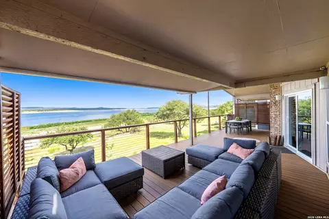 1482 Stagecoach, Canyon Lake, TX 78133