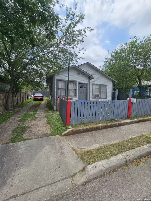 2318 W Poplar St, San Antonio, TX 78207