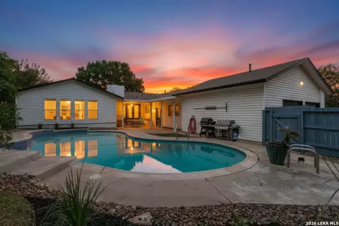 102 Silver Spgs, Universal City, TX 78148