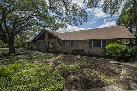 101 Glentower Dr, San Antonio, TX 78213