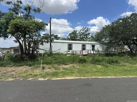49 Sundown Ln, Poteet, TX 78065