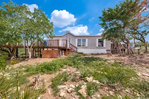 324 29th St E, Lakehills, TX 78063
