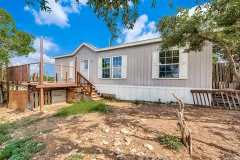 324 29th St E, Lakehills, TX 78063