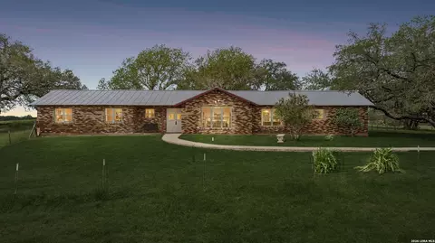 6603 Fm 2579, Floresville, TX 78114