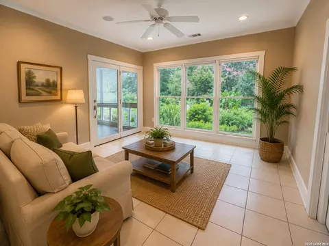 217 W Morse St, Fredericksburg, TX 78624
