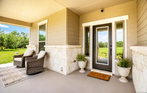 Exterior - 3137 County Road 5710, Devine, TX 78016 photo 3 of 4