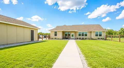 Exterior - 3137 County Road 5710, Devine, TX 78016 photo 4 of 4