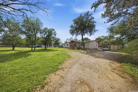 357 Dallas St, Bandera, TX 78003