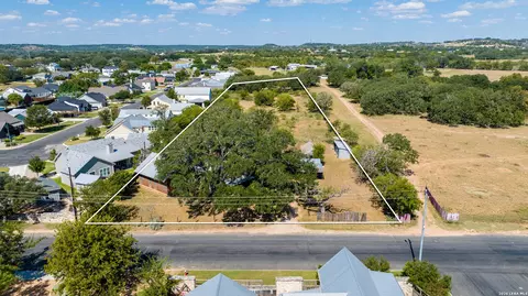 604 N Cherry St, Fredericksburg, TX 78624