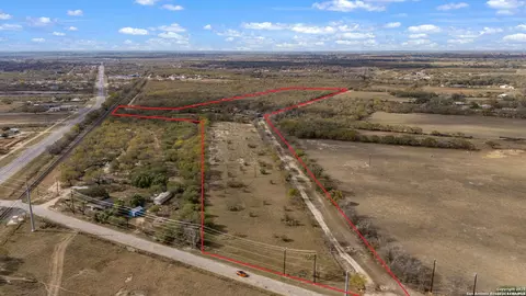 155 County Road 6712, Natalia, TX 78059