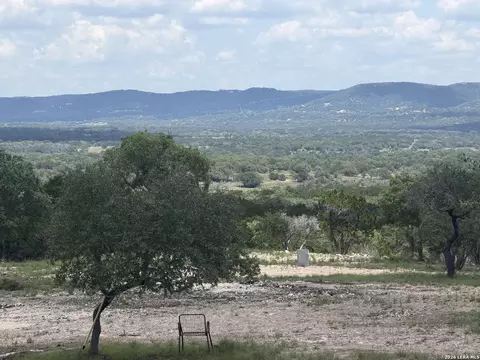 190 N Polly Peak, Bandera, TX 78003