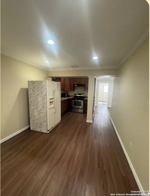 219 W Silver Sands Dr #1, San Antonio, TX 78216