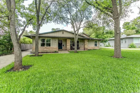 411 Garraty Rd, Terrell Hills, TX 78209