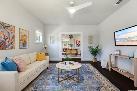 1145 W Mistletoe Ave, San Antonio, TX 78201
