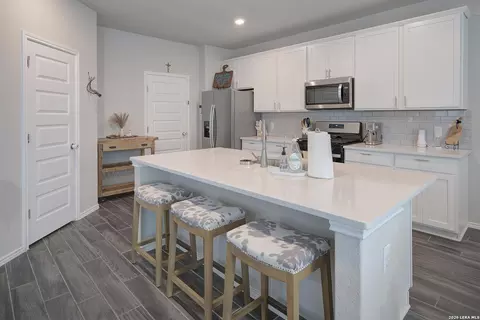 152 Honey Oak Ln, New Braunfels, TX 78130