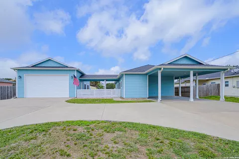 1011 S 1015 S Church, Rockport, TX 78382