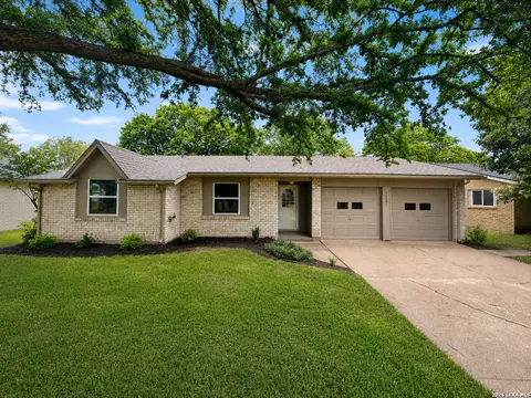 1221 Greenway Dr, Mesquite, TX 75149