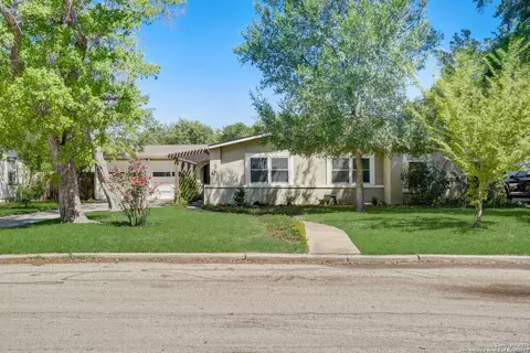 631 E Nottingham Dr, San Antonio, TX 78209