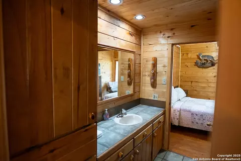 Bath - 173 Pvt Rd 3820, Utopia, TX 78884 photo 1 of 2