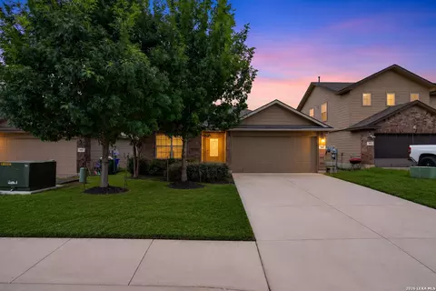 906 Red Crossbill, San Antonio, TX 78253