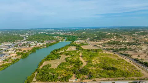 900 Thompson Rd, Kerrville, TX 78028