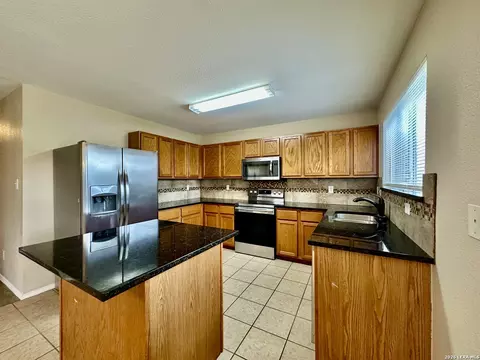 Kitchen - 105 Willow Path, Cibolo, TX 78108 photo 2 of 2