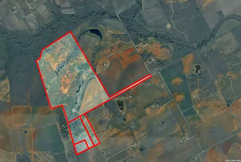 1335 N Gable Rd, Saint Hedwig, TX 78152