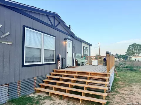 490 Hernandez Rd, Poteet, TX 78065