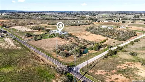 6653 Fm 539, Floresville, TX 78114