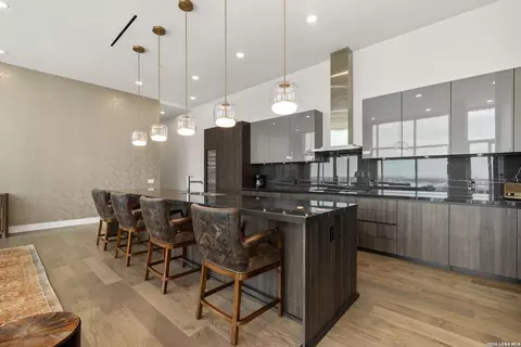 123 Lexington #1703, San Antonio, TX 78205