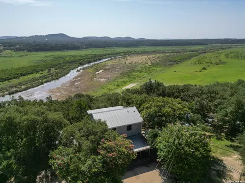 776 Grandview Cir, Bandera, TX 78003