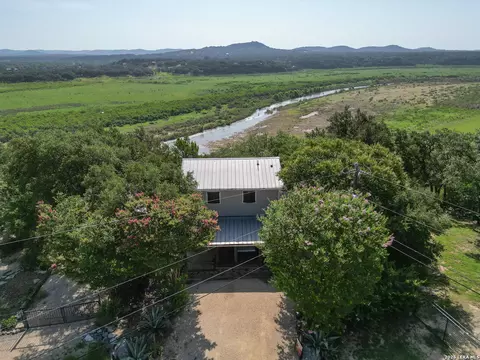 776 Grandview Cir, Bandera, TX 78003