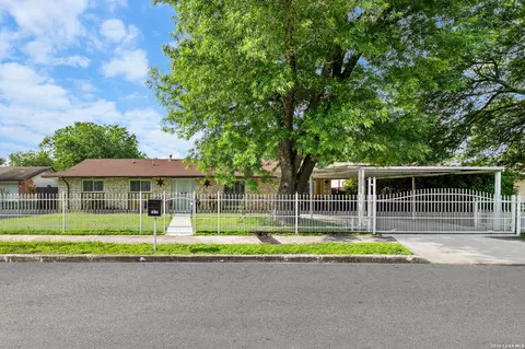 5826 Castle Brook Dr, San Antonio, TX 78218