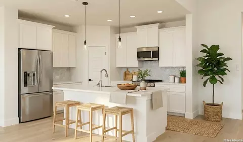 1801 N Chateau, Kerrville, TX 78028