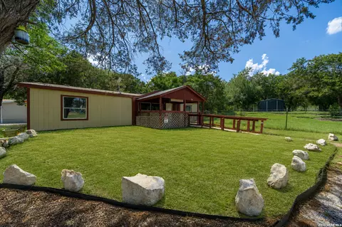 756 Northeast Dr, Bandera, TX 78003