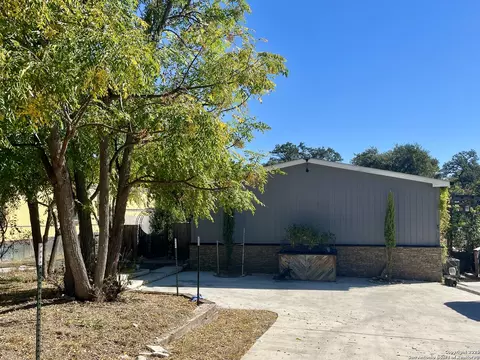 203 Ranch Dr, Bandera, TX 78003
