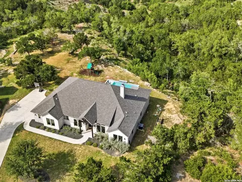 1824 Mountain Spgs, Canyon Lake, TX 78133