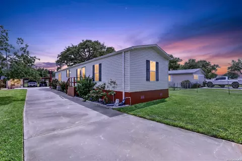118 Sweet Bay St, Rockport, TX 78381