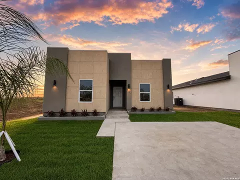 5061 Luna Grande Loop, Laredo, TX 78046