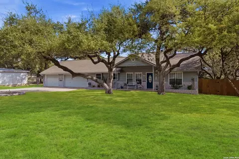 1354 Dawnridge Dr, Canyon Lake, TX 78133